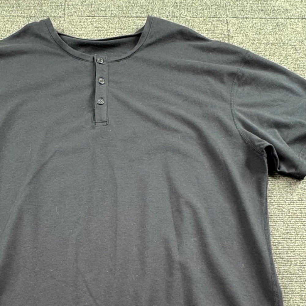 BYLT Basics Drop Cut SS Henley Shirt Mens Large Black Short Sleeve Curved Hem